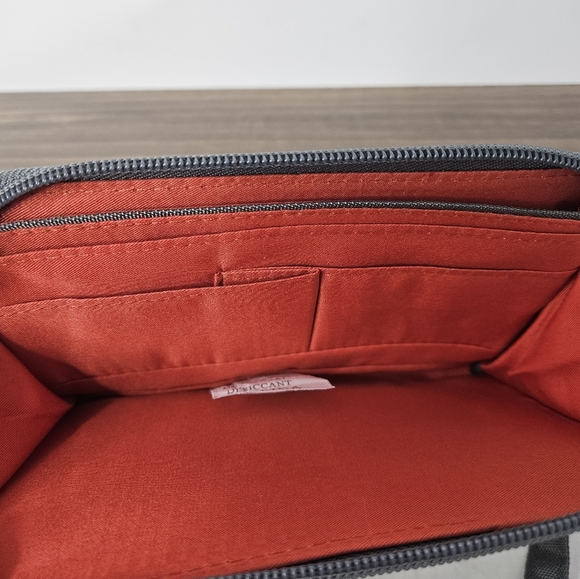 Travelon Gray RFID Blocking Wallet/wristlet NWT - Picture 4 of 7